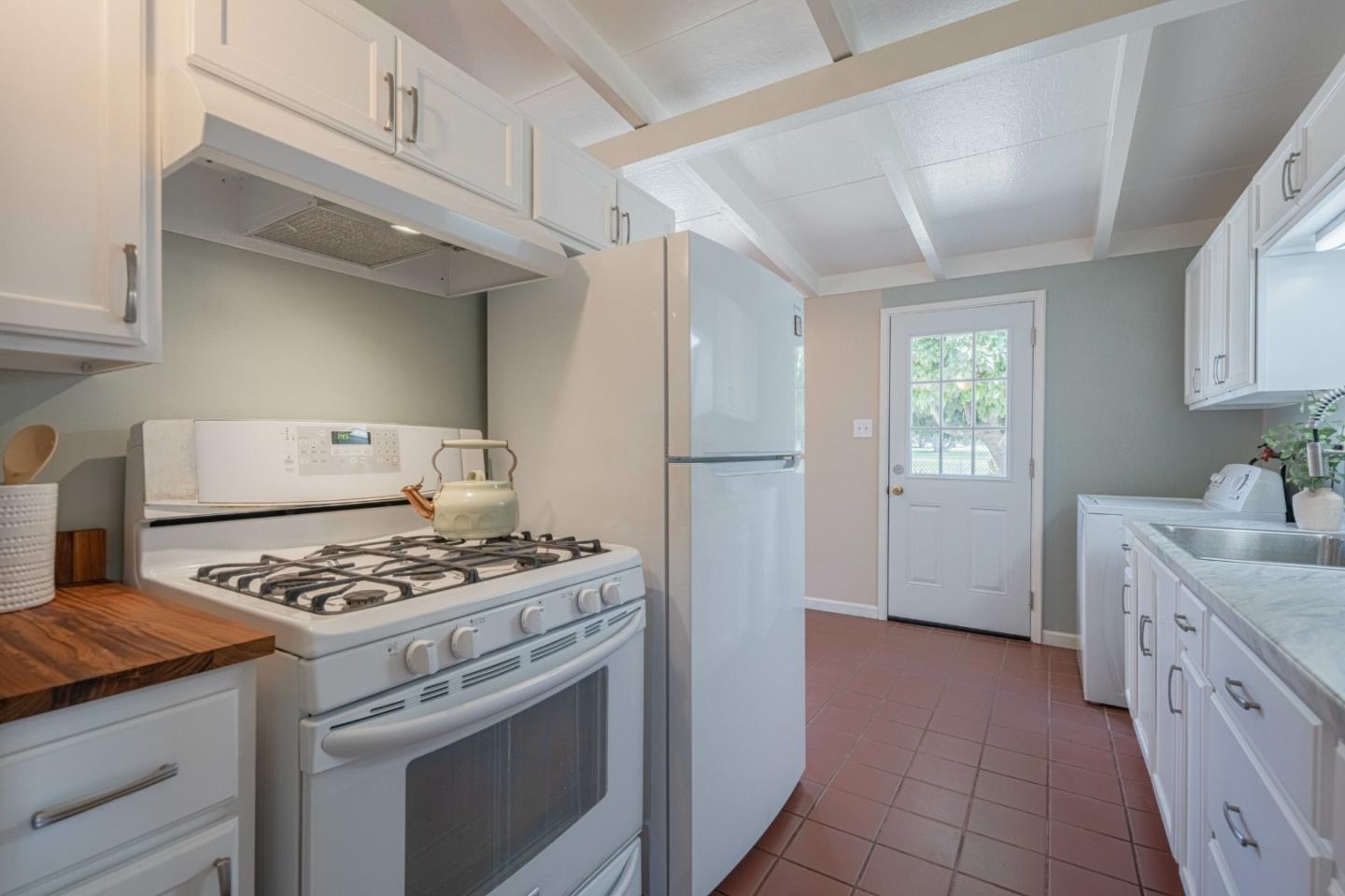 Detail Gallery Image 11 of 22 For 453 Carol Dr, Salinas,  CA 93905 - 3 Beds | 1 Baths