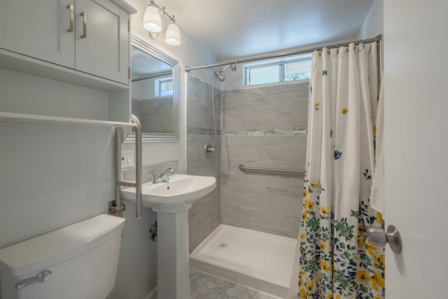 Detail Gallery Image 18 of 22 For 453 Carol Dr, Salinas,  CA 93905 - 3 Beds | 1 Baths