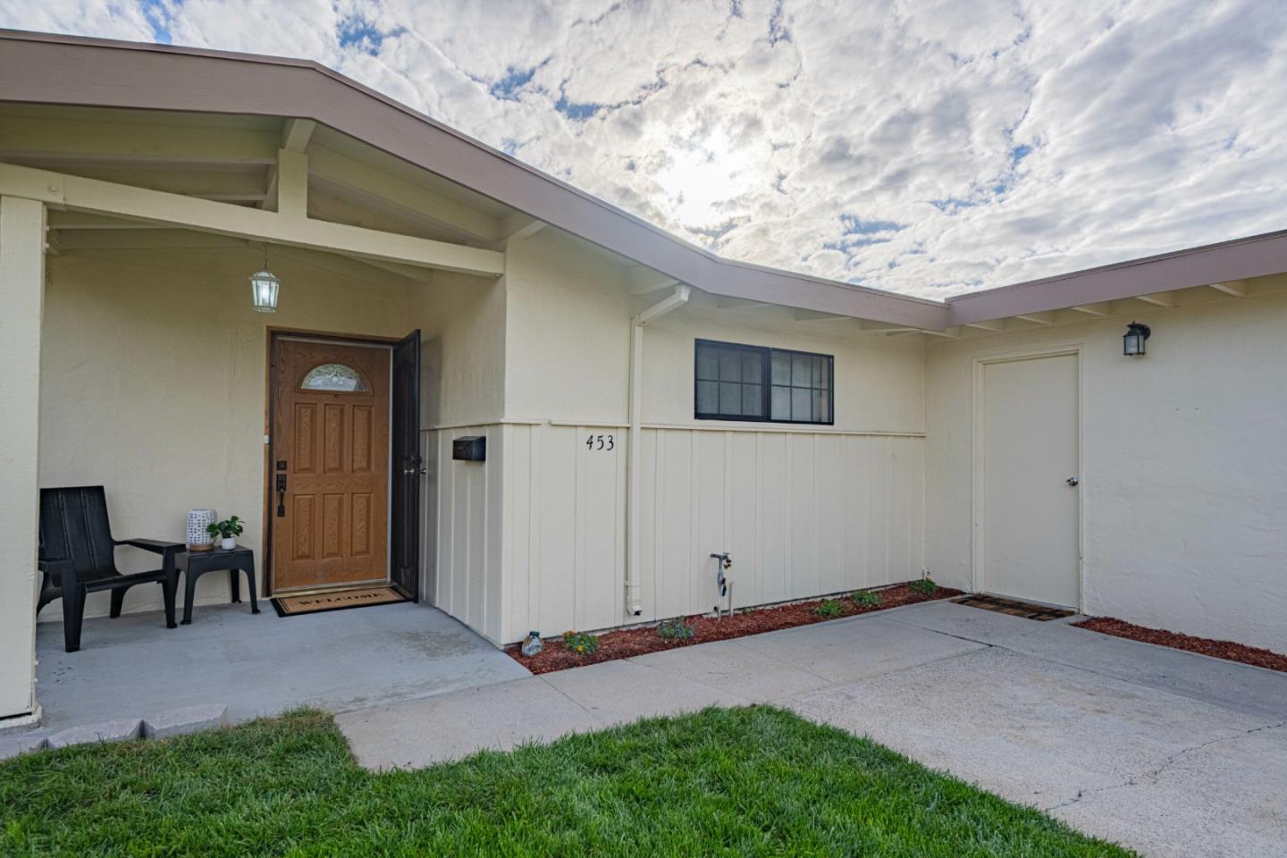 Detail Gallery Image 2 of 22 For 453 Carol Dr, Salinas,  CA 93905 - 3 Beds | 1 Baths