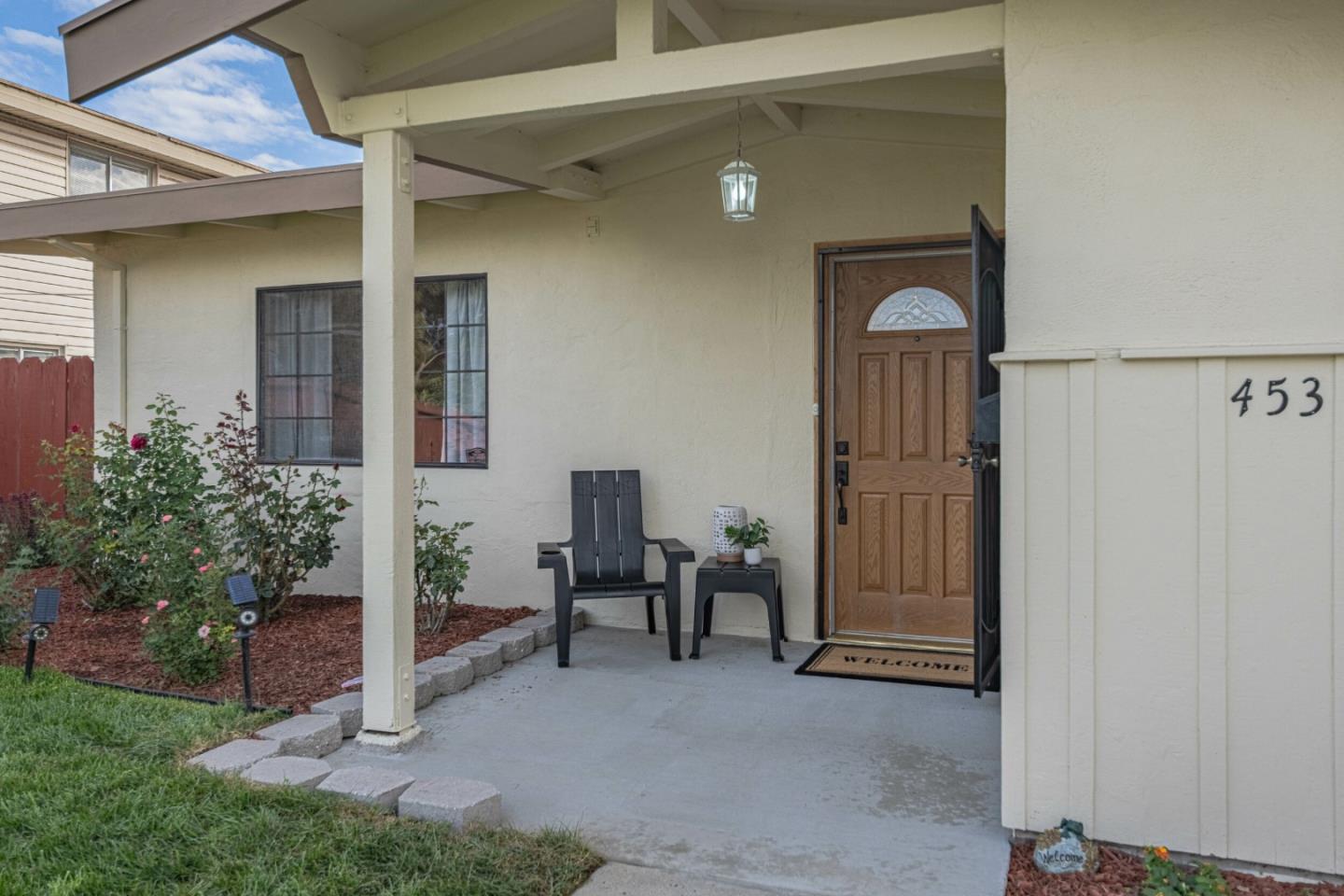 Detail Gallery Image 3 of 22 For 453 Carol Dr, Salinas,  CA 93905 - 3 Beds | 1 Baths