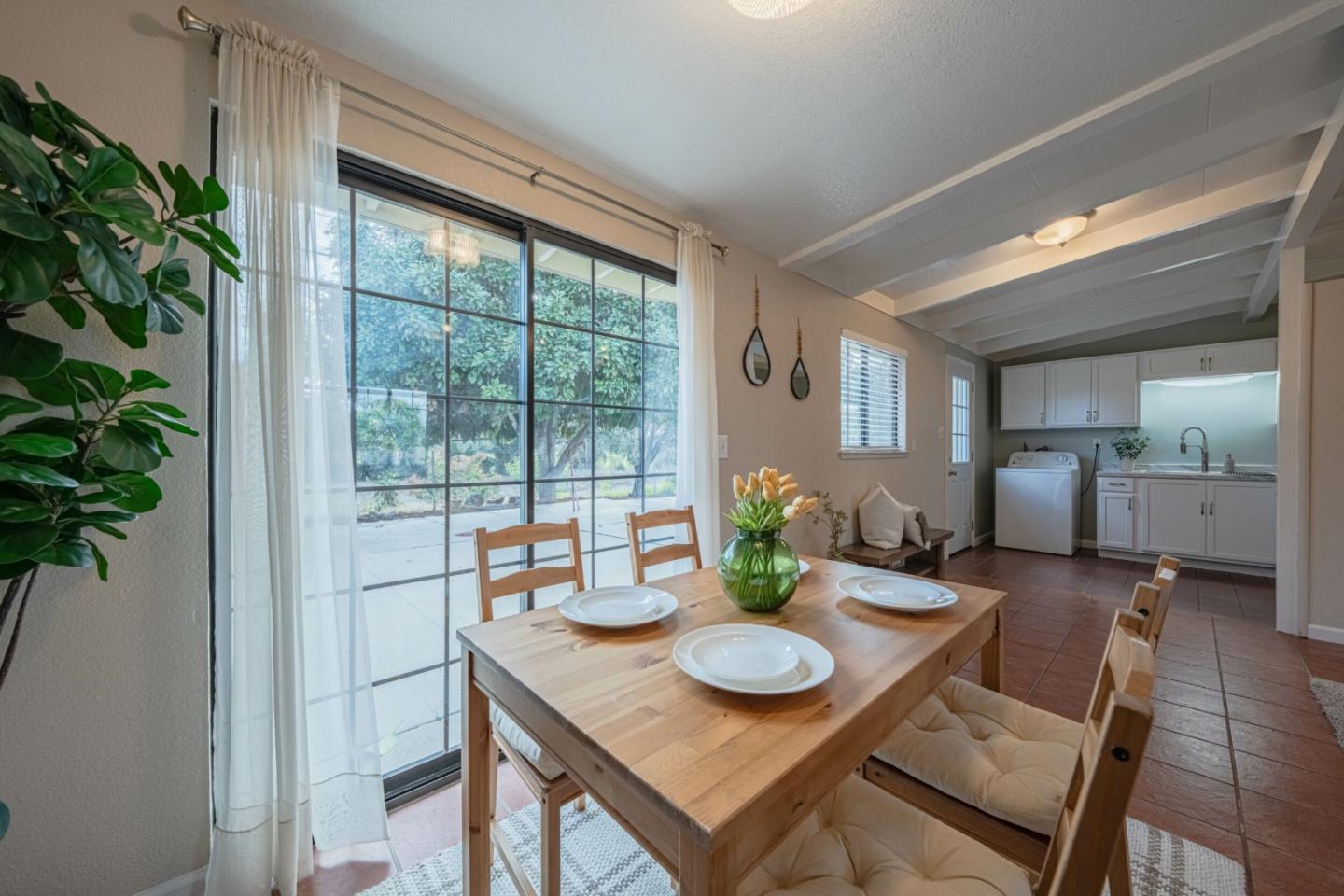 Detail Gallery Image 8 of 22 For 453 Carol Dr, Salinas,  CA 93905 - 3 Beds | 1 Baths