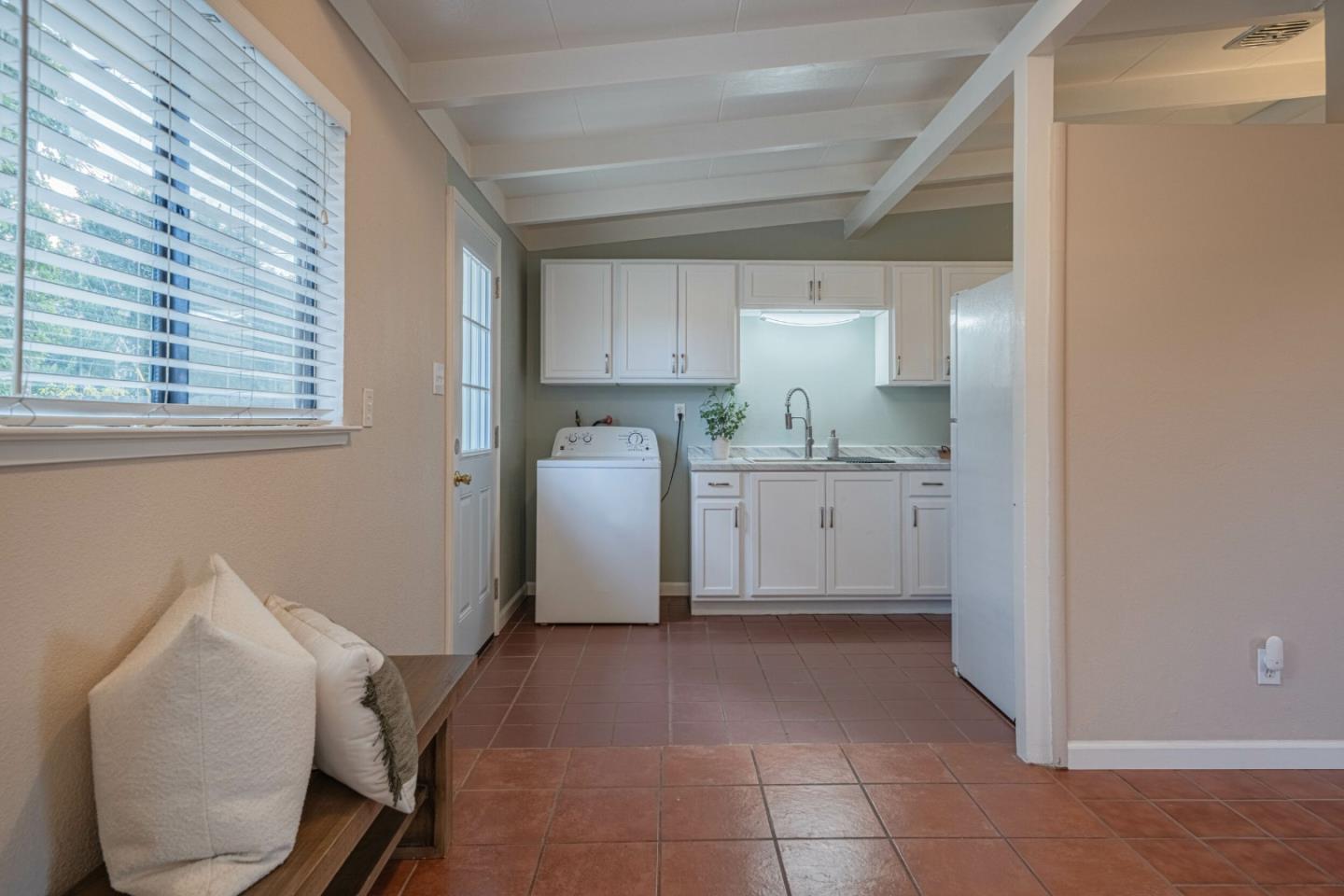 Detail Gallery Image 9 of 22 For 453 Carol Dr, Salinas,  CA 93905 - 3 Beds | 1 Baths