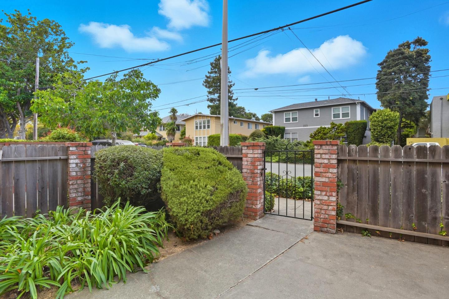 Detail Gallery Image 3 of 34 For 230 Villa Ter #2,  San Mateo,  CA 94401 - 2 Beds | 1/1 Baths
