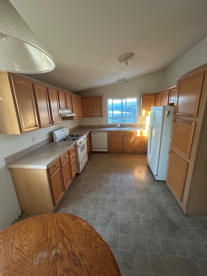 Detail Gallery Image 5 of 9 For 347 Carmel Ave #2,  Marina,  CA 93933 - 2 Beds | 2 Baths