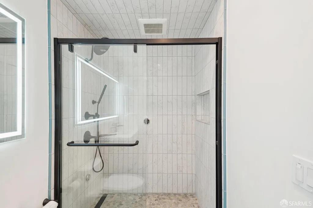 Detail Gallery Image 15 of 35 For 760 14th St #B,  San Francisco,  CA 94114 - 2 Beds | 2 Baths