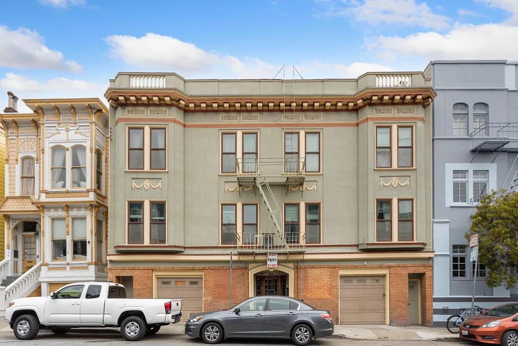 Detail Gallery Image 2 of 35 For 760 14th St #B,  San Francisco,  CA 94114 - 2 Beds | 2 Baths