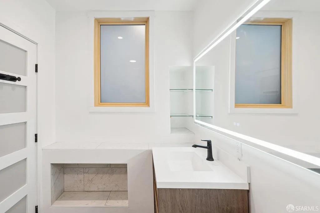 Detail Gallery Image 33 of 35 For 760 14th St #B,  San Francisco,  CA 94114 - 2 Beds | 2 Baths