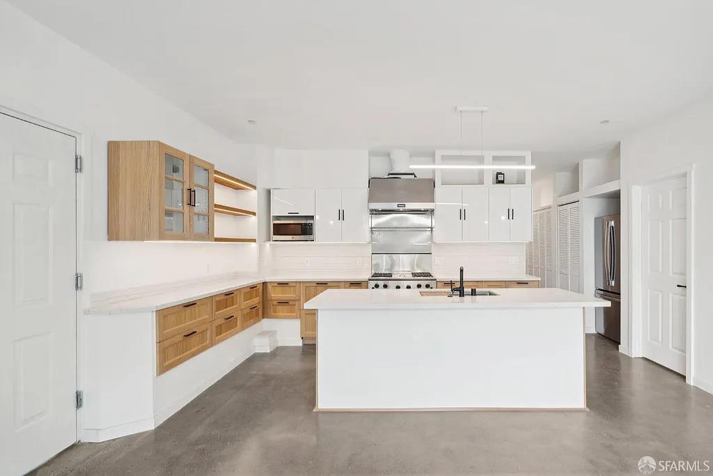 Detail Gallery Image 5 of 35 For 760 14th St #B,  San Francisco,  CA 94114 - 2 Beds | 2 Baths