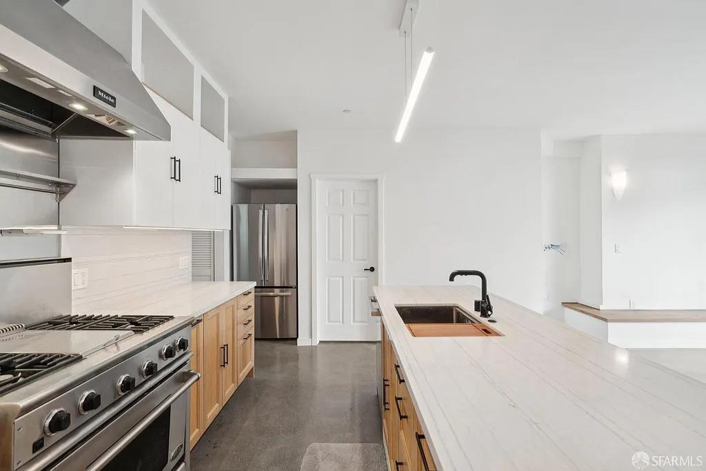 Detail Gallery Image 9 of 35 For 760 14th St #B,  San Francisco,  CA 94114 - 2 Beds | 2 Baths