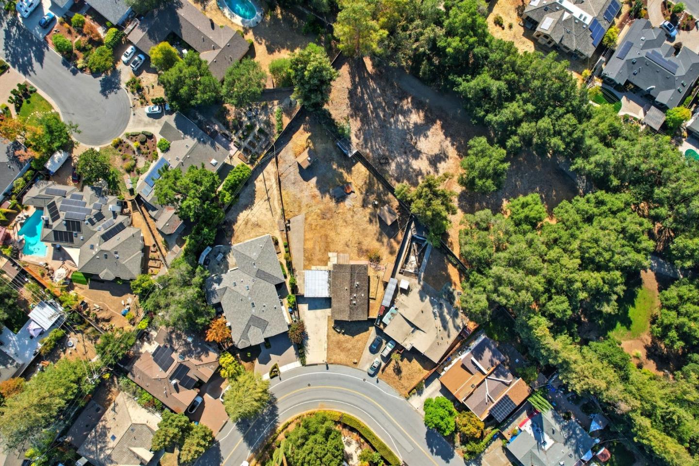 Detail Gallery Image 3 of 6 For 13550 Myren Dr, Saratoga,  CA 95070 - 3 Beds | 2 Baths