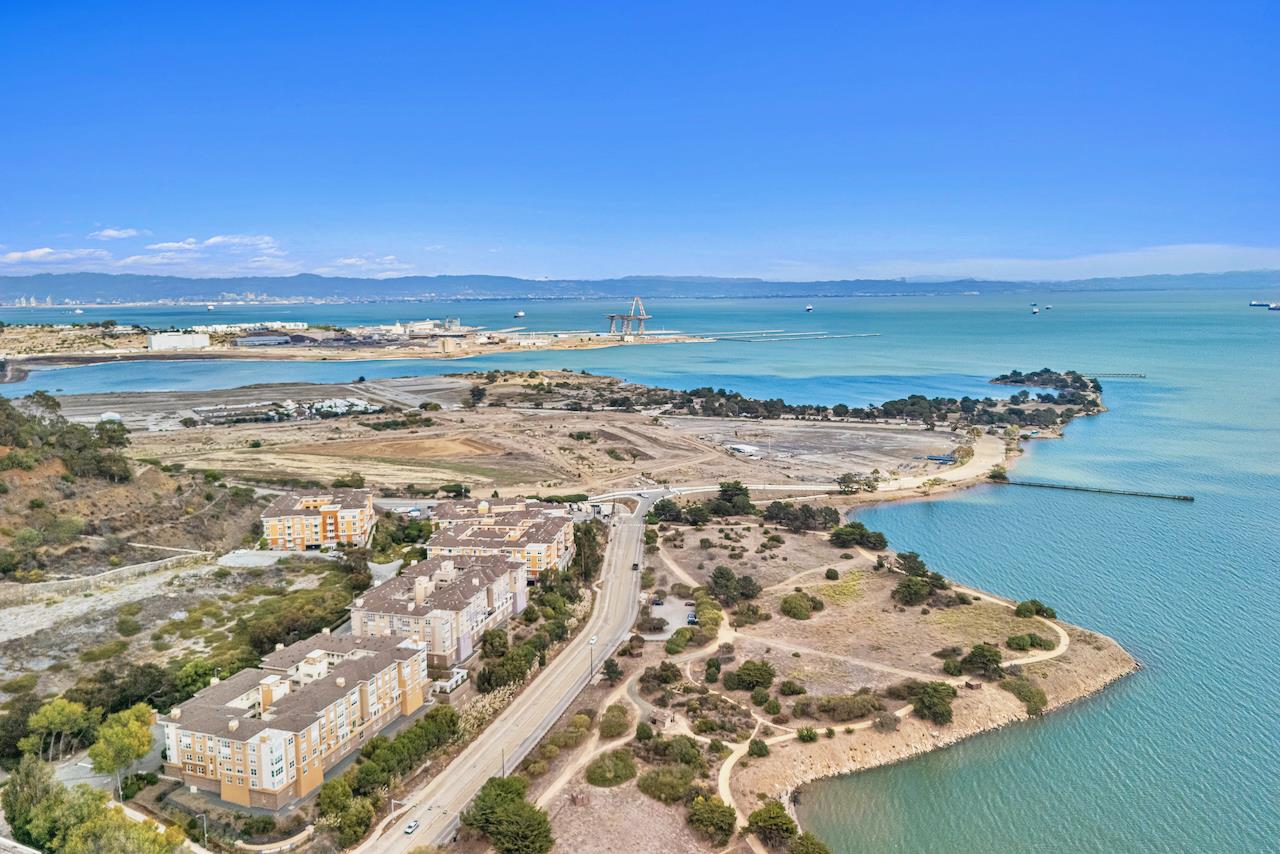 Detail Gallery Image 3 of 42 For 101 Crescent Way #2312,  San Francisco,  CA 94134 - 3 Beds | 2 Baths