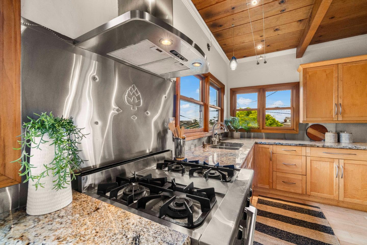 Detail Gallery Image 26 of 57 For 855 San Ramon Ave, Moss Beach,  CA 94038 - 3 Beds | 3 Baths