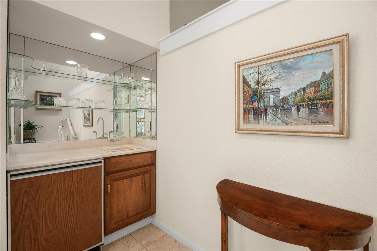 Detail Gallery Image 10 of 41 For 1360 Trinity Dr, Menlo Park,  CA 94025 - 2 Beds | 2/1 Baths