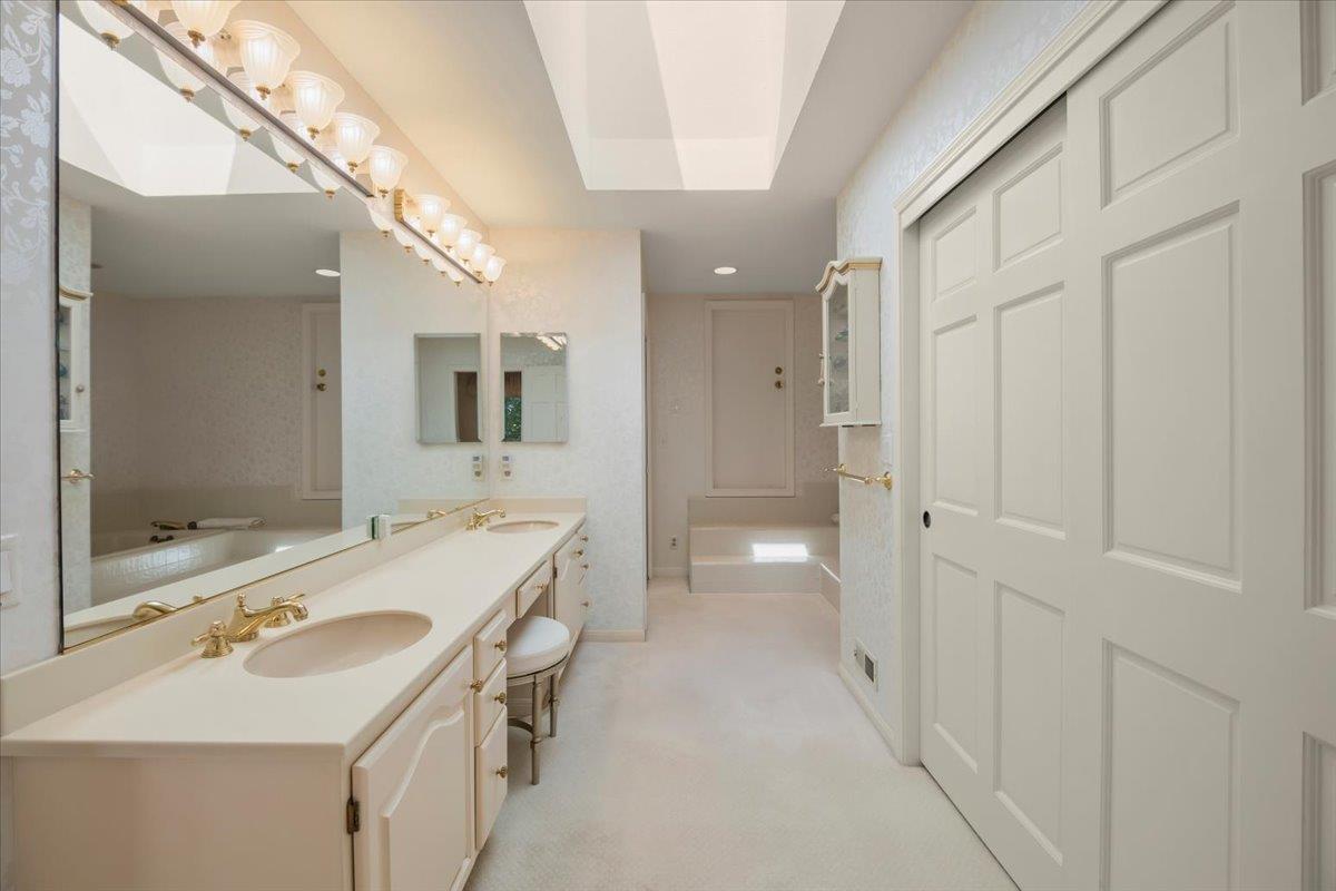 Detail Gallery Image 19 of 41 For 1360 Trinity Dr, Menlo Park,  CA 94025 - 2 Beds | 2/1 Baths