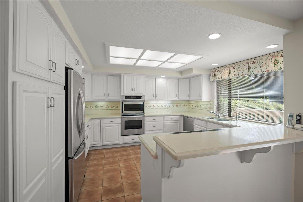 Detail Gallery Image 3 of 41 For 1360 Trinity Dr, Menlo Park,  CA 94025 - 2 Beds | 2/1 Baths