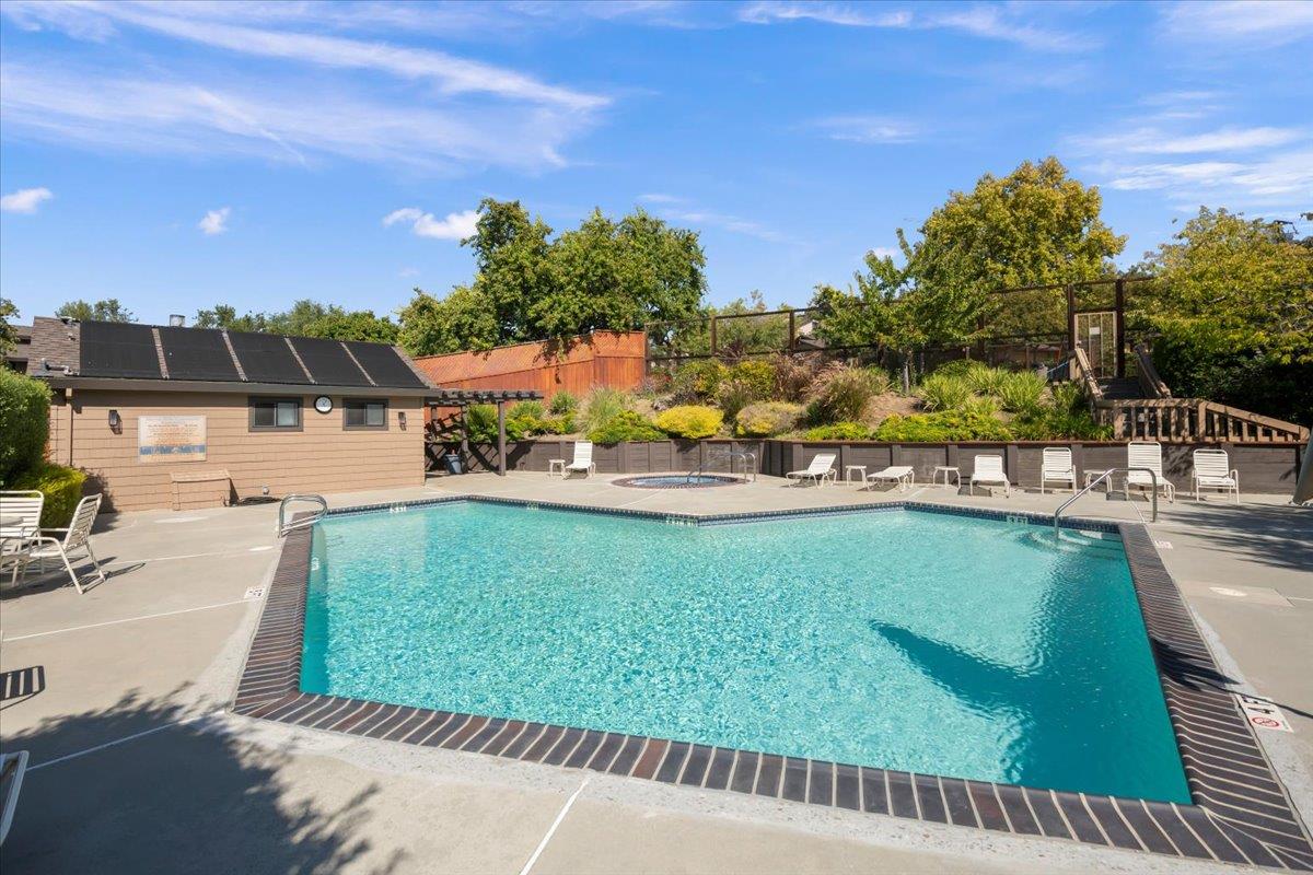 Detail Gallery Image 35 of 41 For 1360 Trinity Dr, Menlo Park,  CA 94025 - 2 Beds | 2/1 Baths