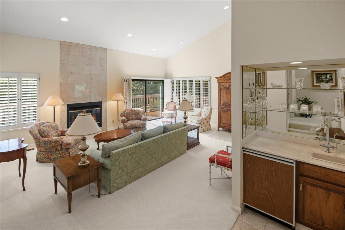 Detail Gallery Image 9 of 41 For 1360 Trinity Dr, Menlo Park,  CA 94025 - 2 Beds | 2/1 Baths