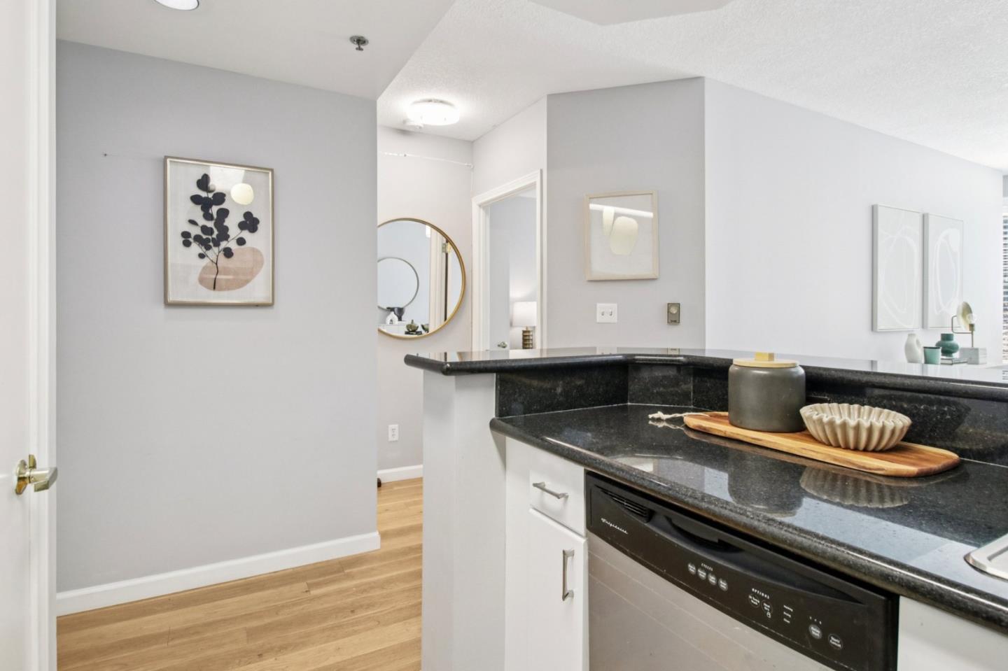 Detail Gallery Image 9 of 23 For 240 Lombard St #727,  San Francisco,  CA 94111 - 1 Beds | 1 Baths