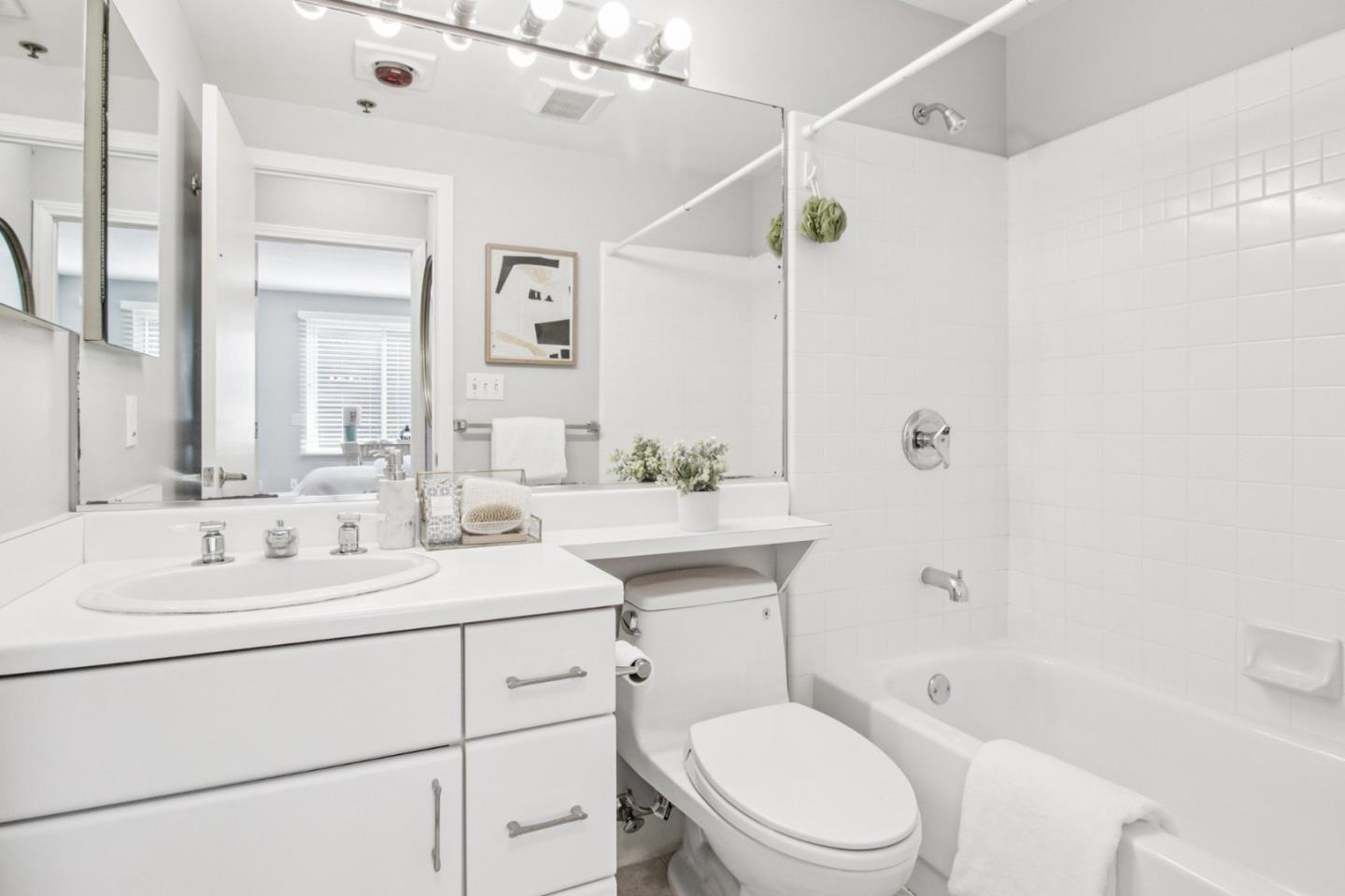 Detail Gallery Image 13 of 23 For 240 Lombard St #727,  San Francisco,  CA 94111 - 1 Beds | 1 Baths