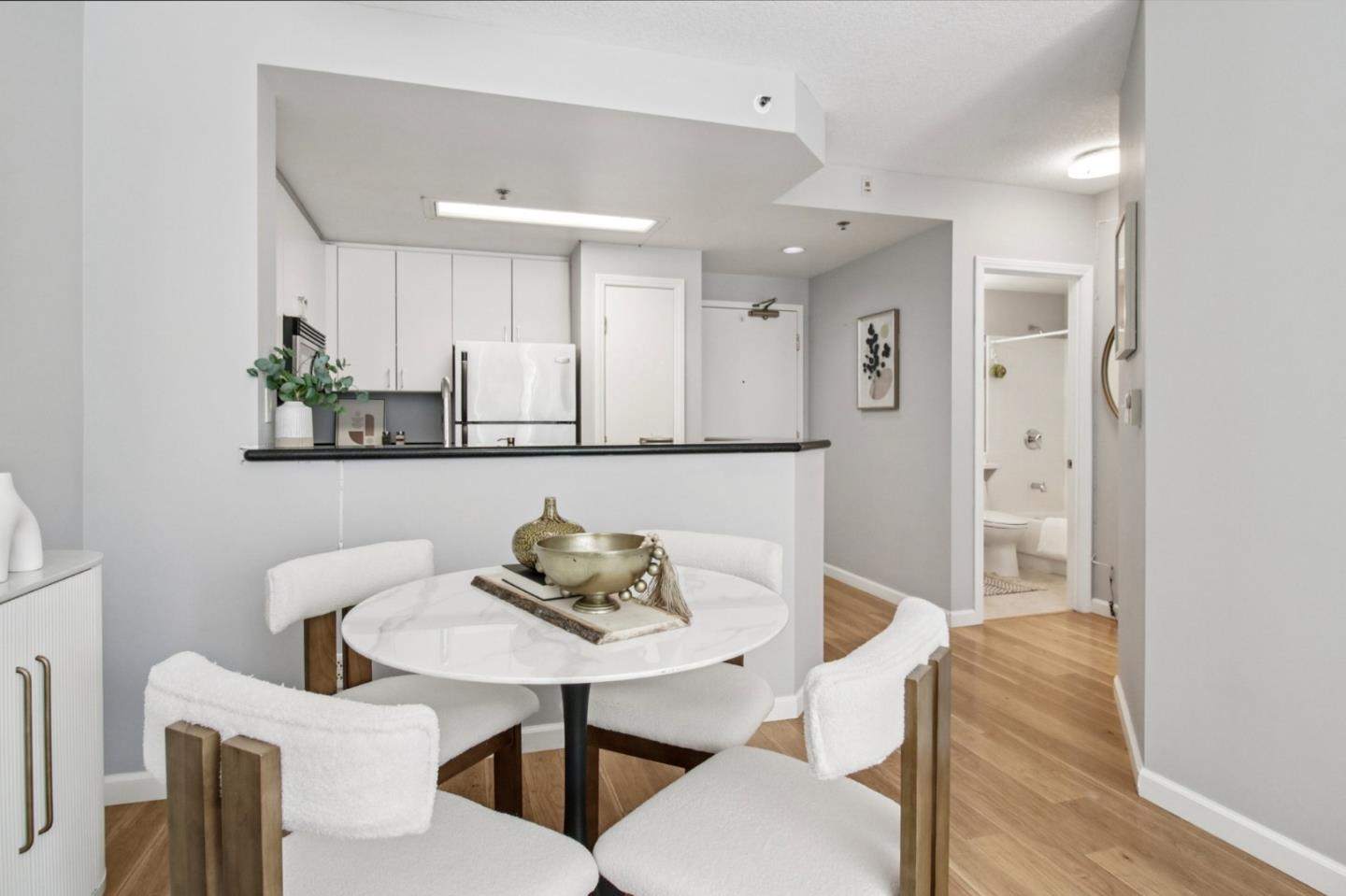 Detail Gallery Image 6 of 23 For 240 Lombard St #727,  San Francisco,  CA 94111 - 1 Beds | 1 Baths