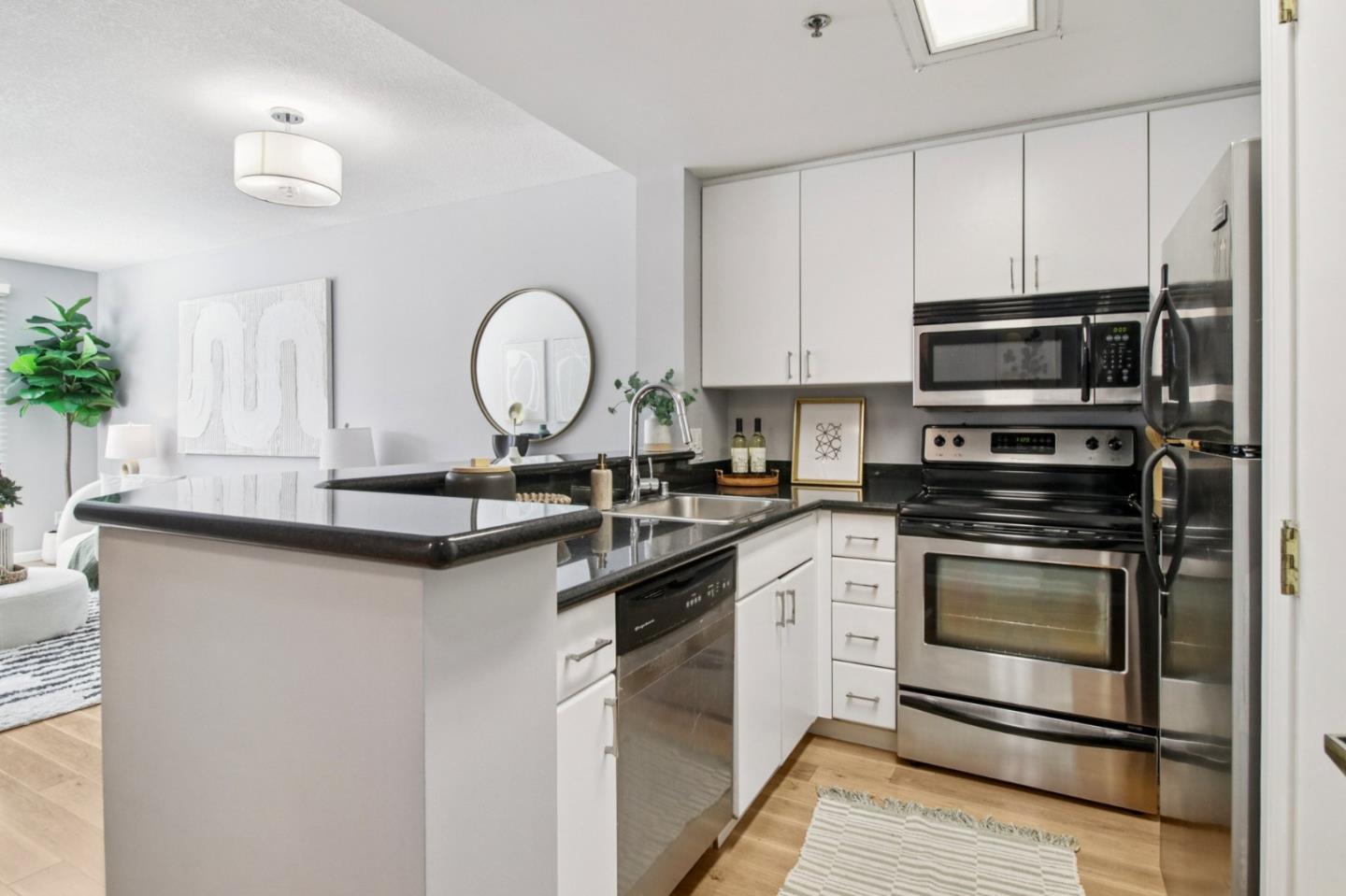 Detail Gallery Image 8 of 23 For 240 Lombard St #727,  San Francisco,  CA 94111 - 1 Beds | 1 Baths