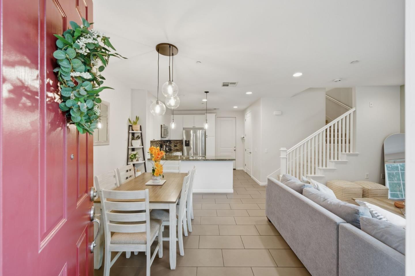 Detail Gallery Image 2 of 27 For 630 Bair Island Rd #106,  Redwood City,  CA 94063 - 3 Beds | 2/1 Baths