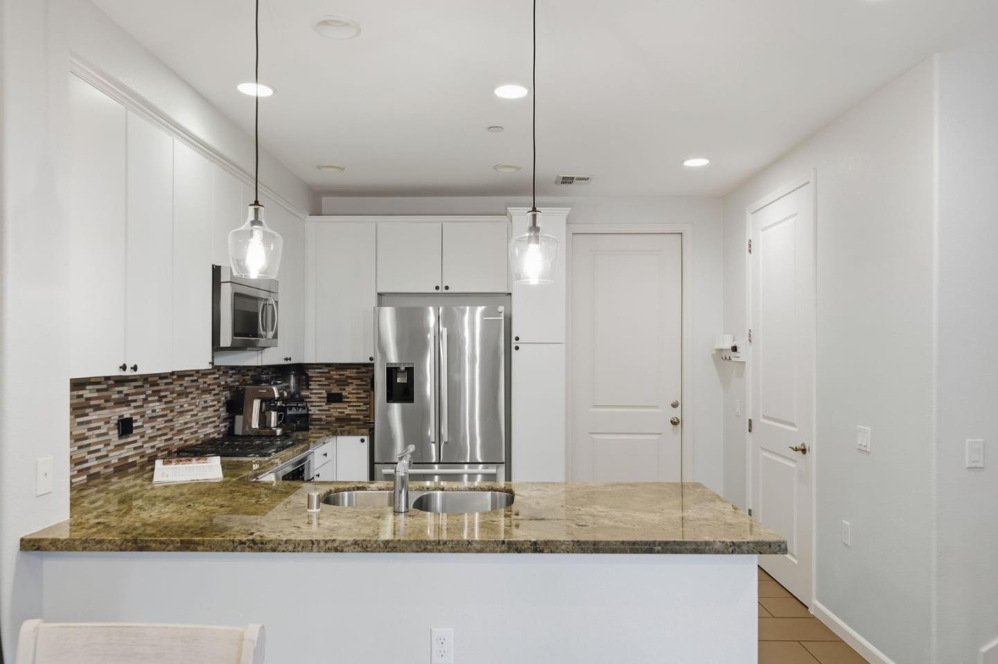 Detail Gallery Image 7 of 27 For 630 Bair Island Rd #106,  Redwood City,  CA 94063 - 3 Beds | 2/1 Baths