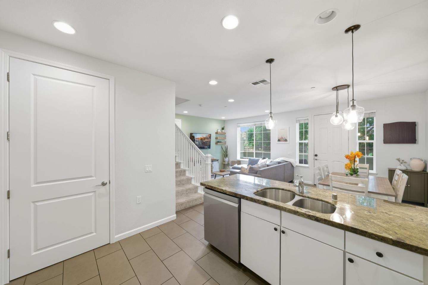 Detail Gallery Image 8 of 27 For 630 Bair Island Rd #106,  Redwood City,  CA 94063 - 3 Beds | 2/1 Baths