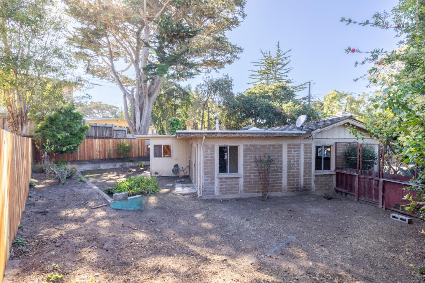 Detail Gallery Image 19 of 28 For 221 Pine Garden Ln, Pacific Grove,  CA 93950 - 2 Beds | 1 Baths