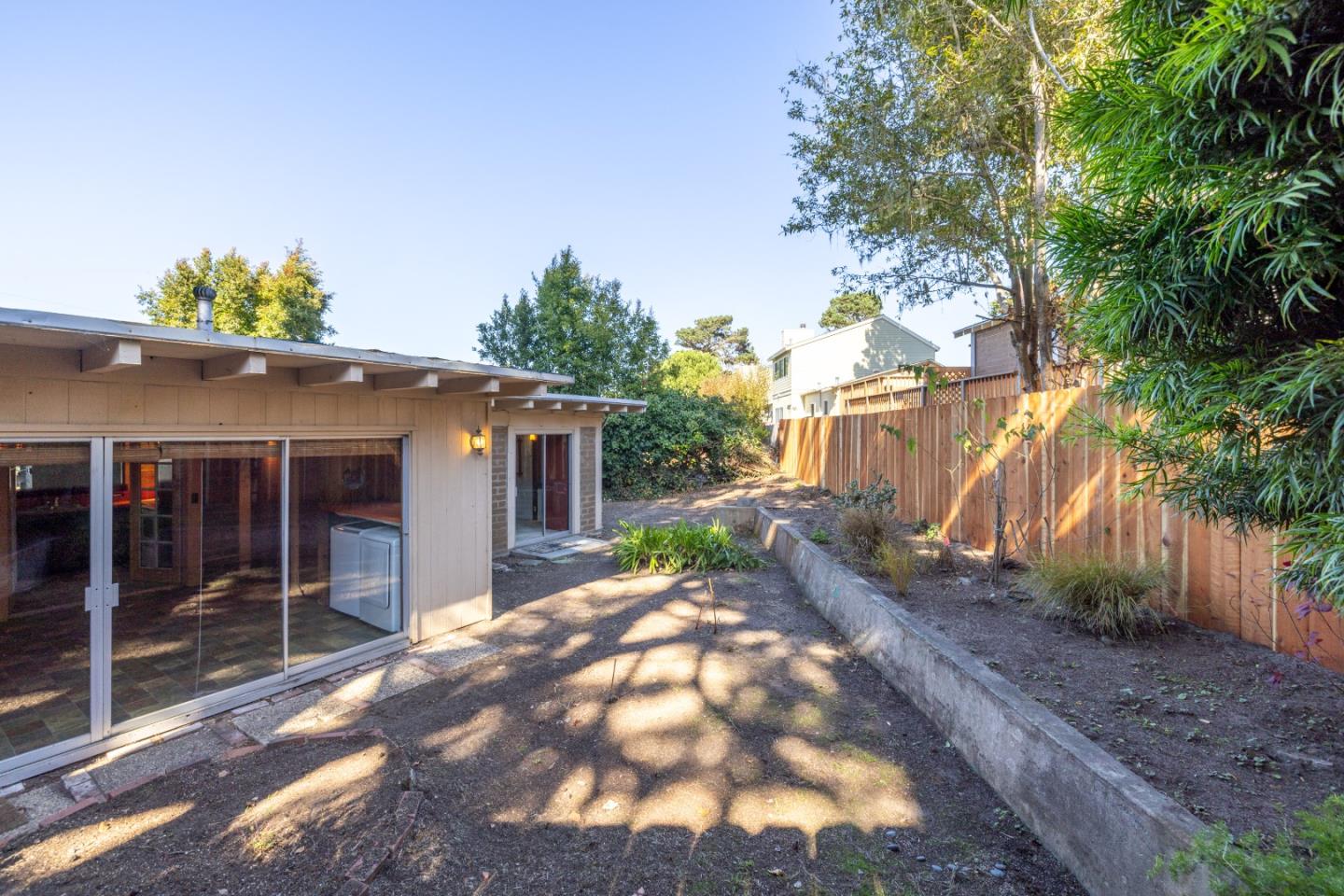 Detail Gallery Image 21 of 28 For 221 Pine Garden Ln, Pacific Grove,  CA 93950 - 2 Beds | 1 Baths