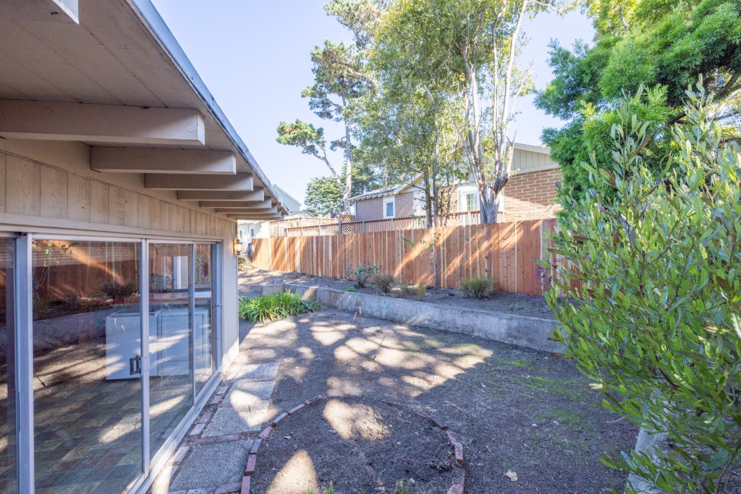 Detail Gallery Image 22 of 28 For 221 Pine Garden Ln, Pacific Grove,  CA 93950 - 2 Beds | 1 Baths