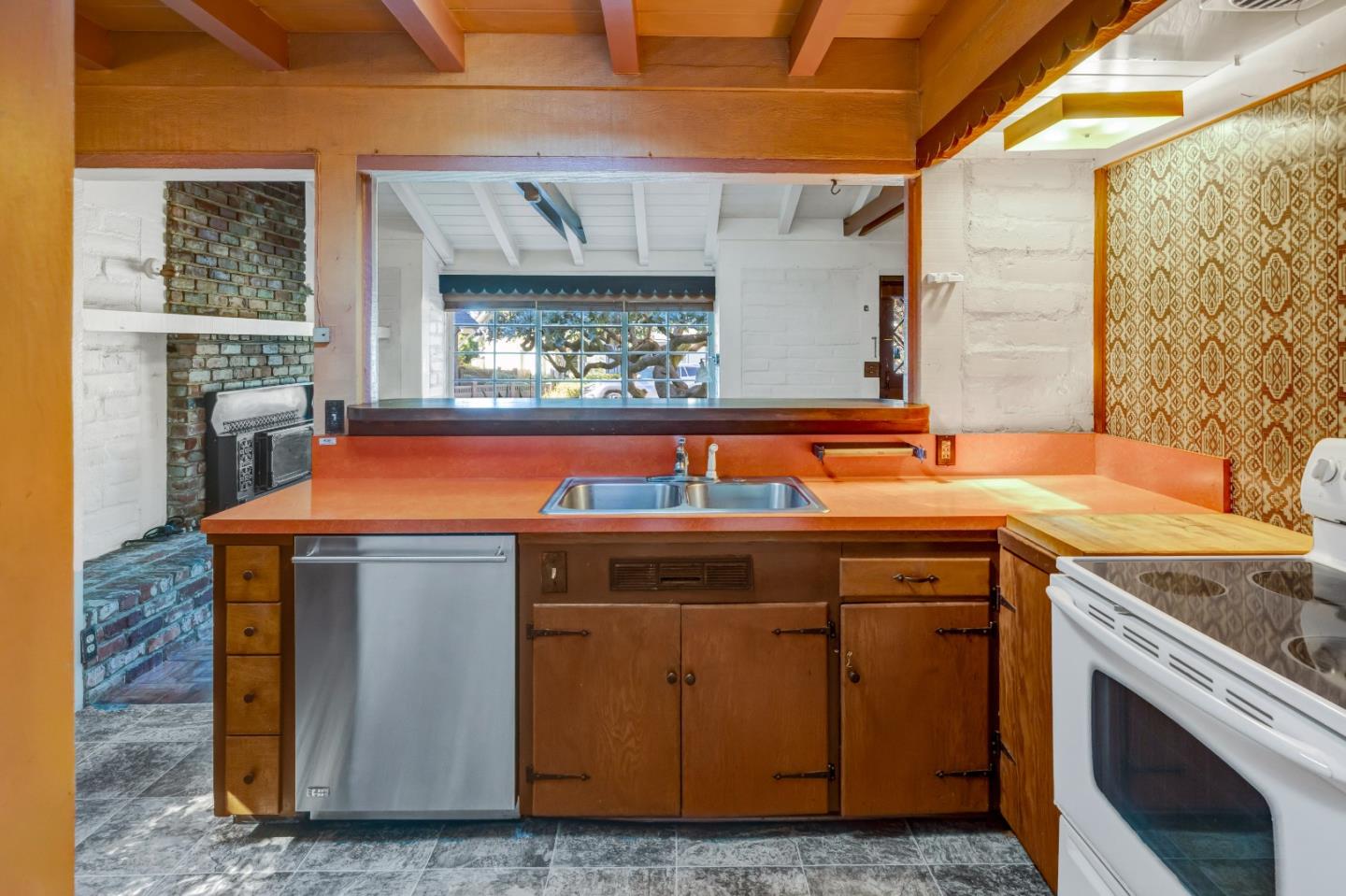 Detail Gallery Image 8 of 28 For 221 Pine Garden Ln, Pacific Grove,  CA 93950 - 2 Beds | 1 Baths