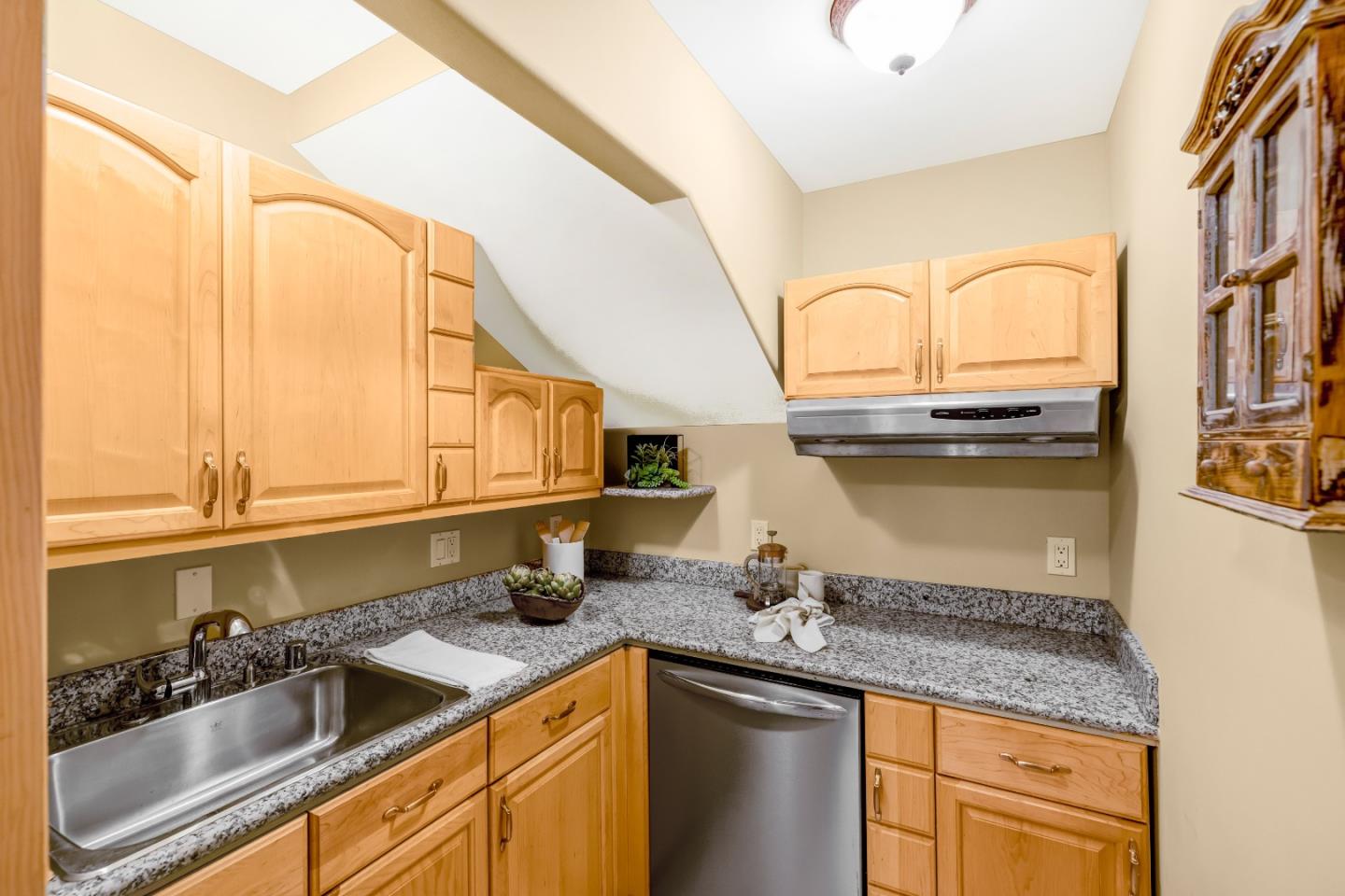 Detail Gallery Image 14 of 21 For Se 4th Ave Torres St, Carmel,  CA 93923 - 3 Beds | 3/1 Baths