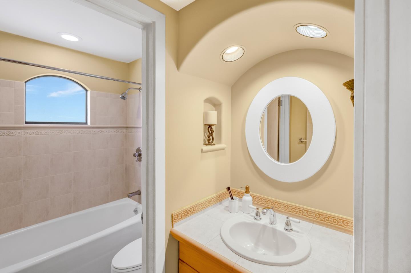 Detail Gallery Image 16 of 21 For Se 4th Ave Torres St, Carmel,  CA 93923 - 3 Beds | 3/1 Baths