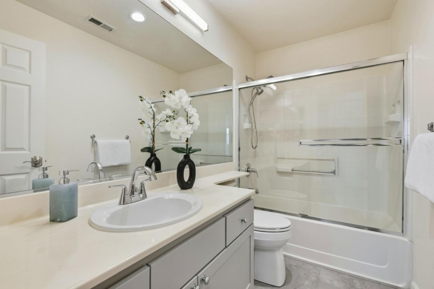 Detail Gallery Image 20 of 24 For 123 Positano Cir #406,  Redwood City,  CA 94065 - 2 Beds | 2 Baths