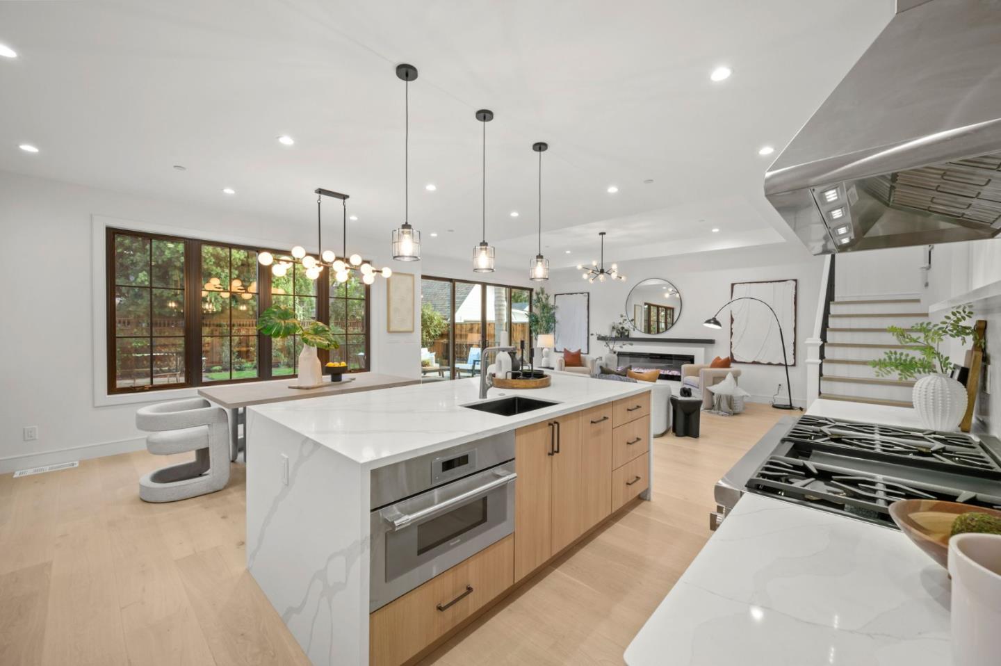 Detail Gallery Image 13 of 109 For 1124 Pine Ave, San Jose,  CA 95125 - 4 Beds | 4/1 Baths