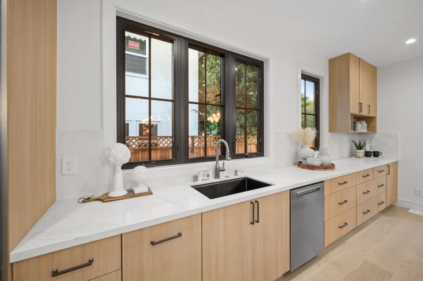 Detail Gallery Image 14 of 109 For 1124 Pine Ave, San Jose,  CA 95125 - 4 Beds | 4/1 Baths