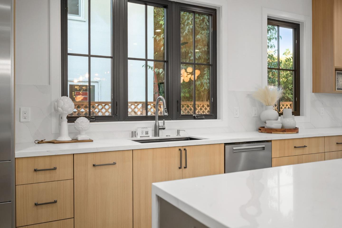 Detail Gallery Image 15 of 109 For 1124 Pine Ave, San Jose,  CA 95125 - 4 Beds | 4/1 Baths