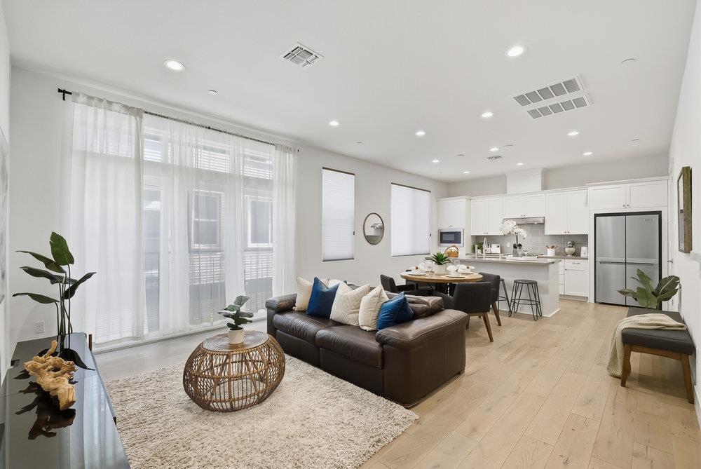 Front Image Thumbnail for ML82024475