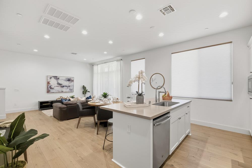 Detail Gallery Image 11 of 41 For 254 Terraine St, San Jose,  CA 95110 - 2 Beds | 2/1 Baths