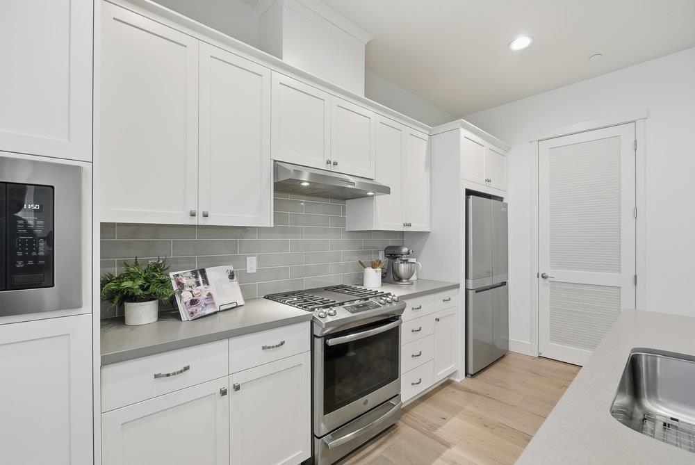 Detail Gallery Image 13 of 41 For 254 Terraine St, San Jose,  CA 95110 - 2 Beds | 2/1 Baths