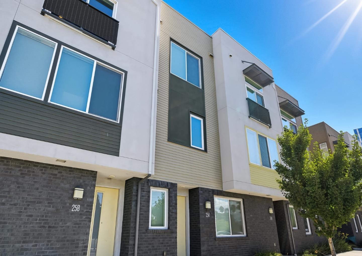 Detail Gallery Image 3 of 41 For 254 Terraine St, San Jose,  CA 95110 - 2 Beds | 2/1 Baths