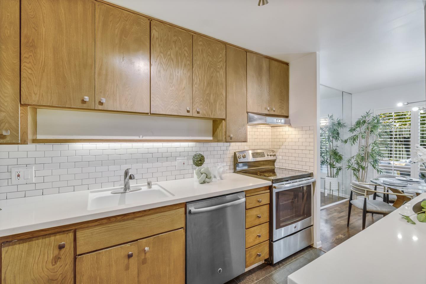 Detail Gallery Image 7 of 23 For 902 Peninsula Ave #205,  San Mateo,  CA 94401 - 1 Beds | 1 Baths