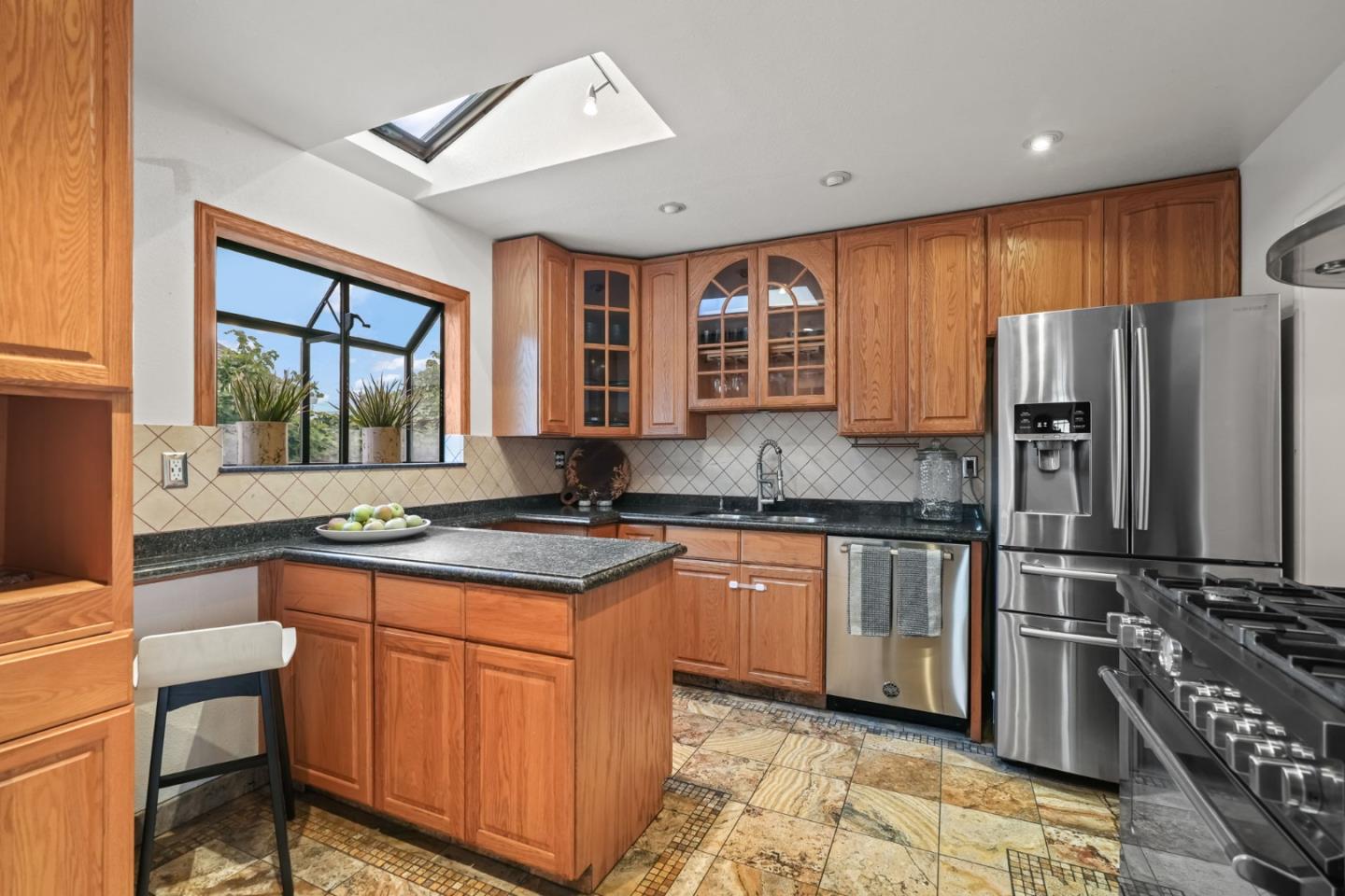 Detail Gallery Image 5 of 36 For 1364 Linton St, San Leandro,  CA 94577 - 3 Beds | 1 Baths