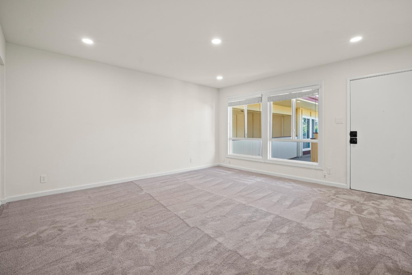 Detail Gallery Image 7 of 20 For 3045 Los Prados St #218,  San Mateo,  CA 94403 - 2 Beds | 2 Baths