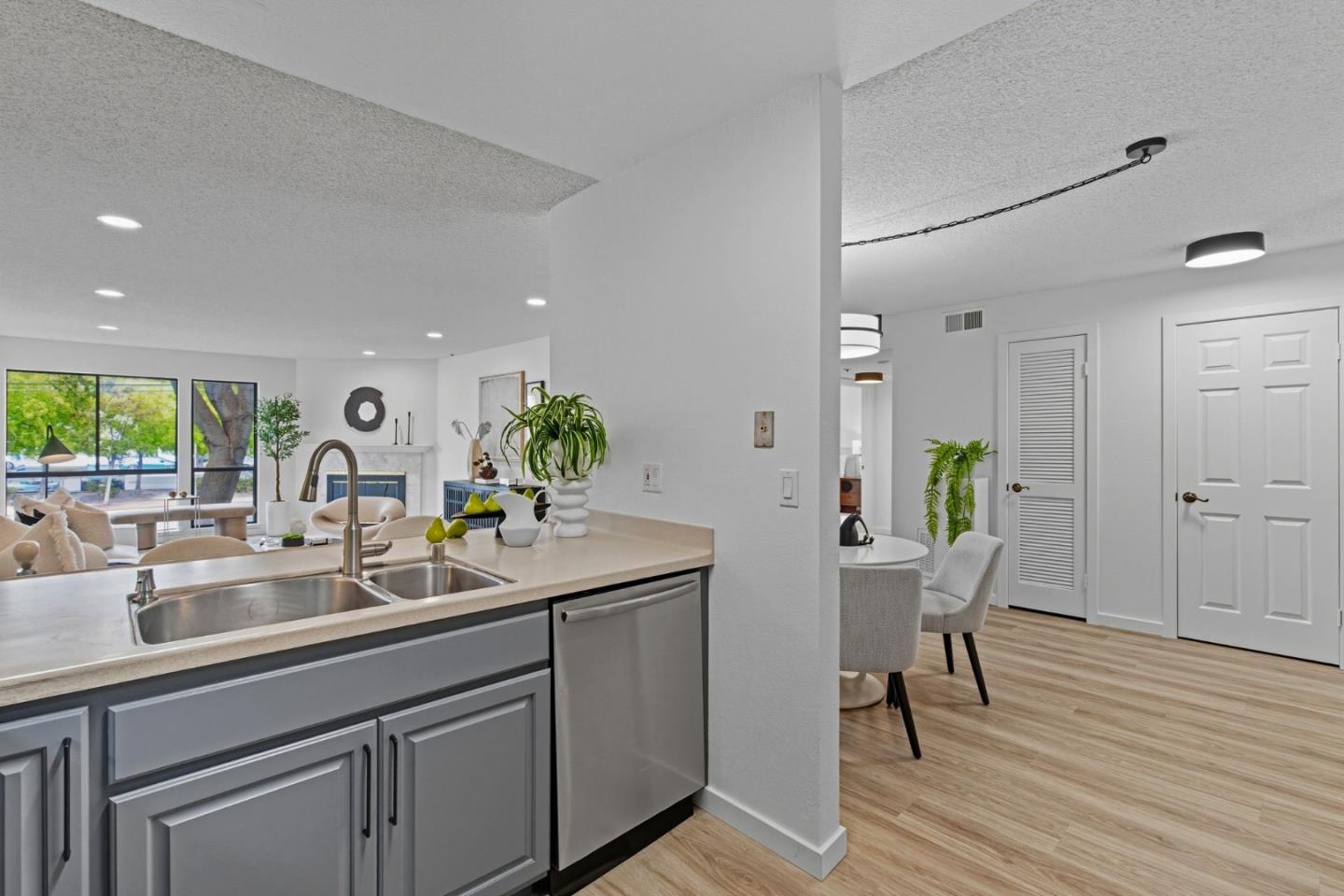 Detail Gallery Image 8 of 37 For 35 W 20th Ave #113,  San Mateo,  CA 94403 - 2 Beds | 2 Baths
