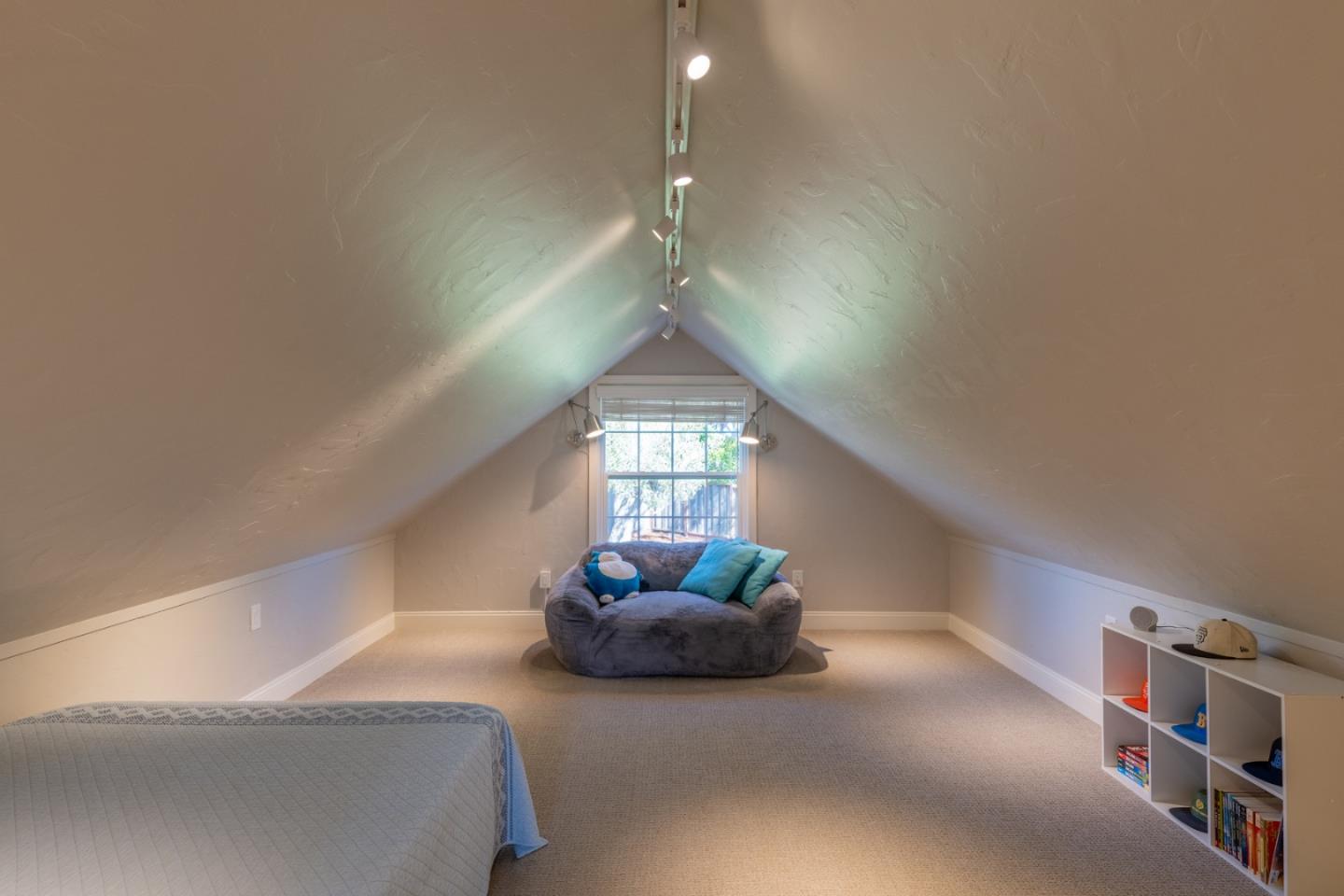 Detail Gallery Image 19 of 32 For 1043 Mission Rd, Pebble Beach,  CA 93953 - 4 Beds | 2/1 Baths