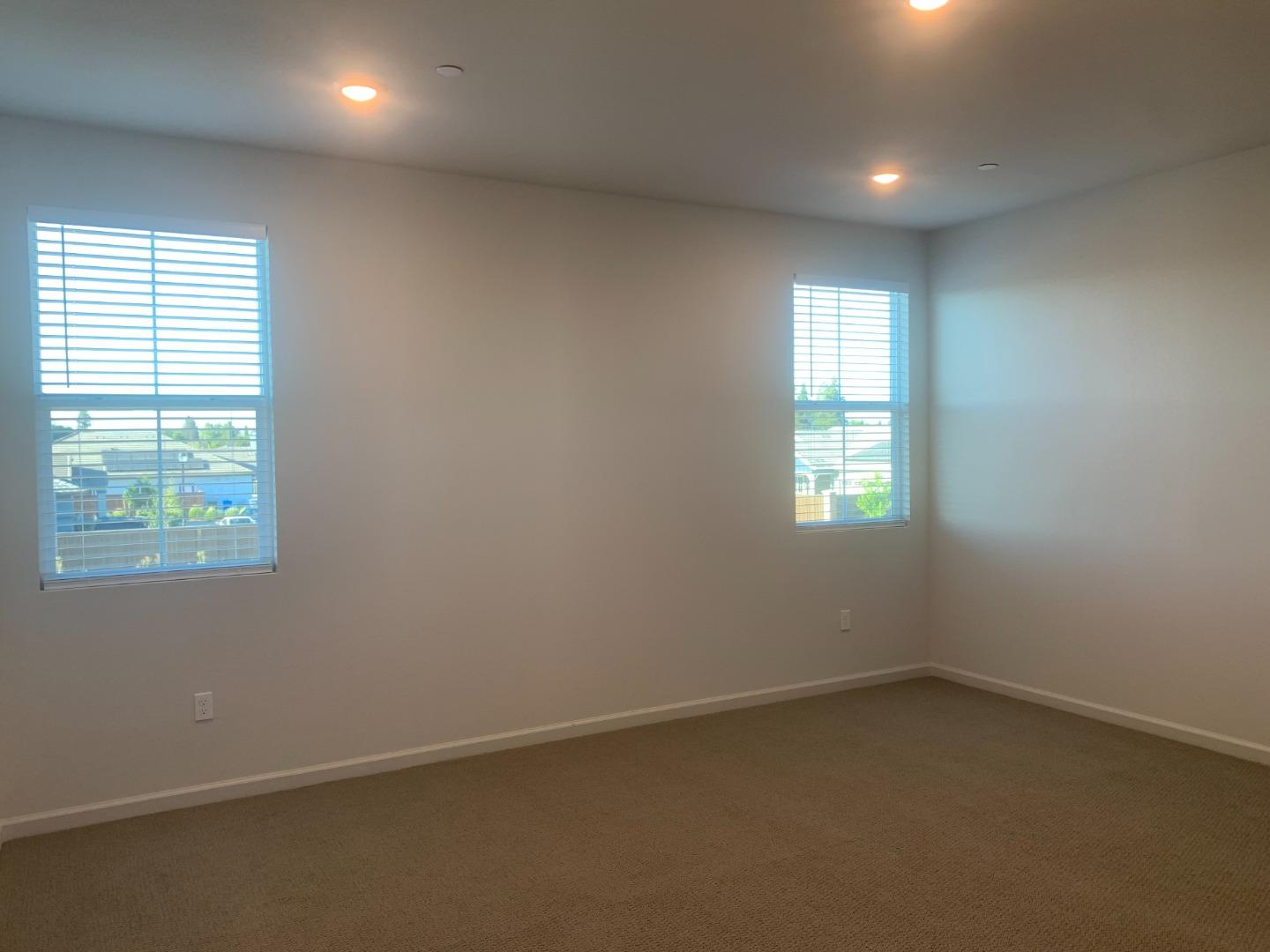 Detail Gallery Image 13 of 29 For 1140 Morningside Pl, Dixon,  CA 95620 - 5 Beds | 3 Baths