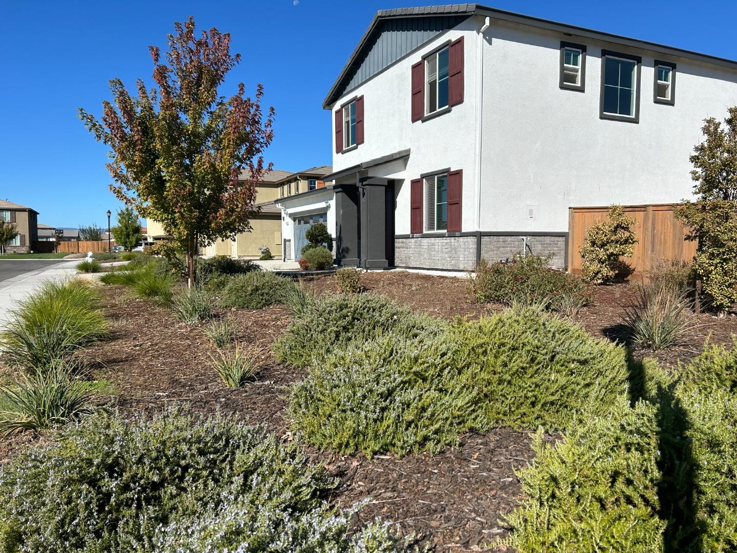 Detail Gallery Image 3 of 29 For 1140 Morningside Pl, Dixon,  CA 95620 - 5 Beds | 3 Baths