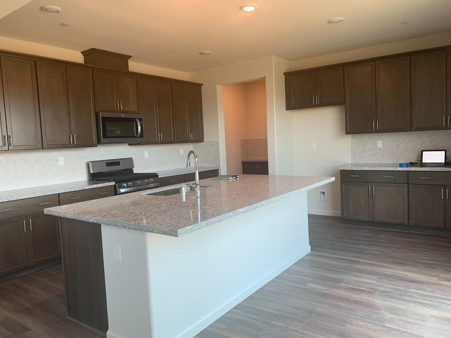 Detail Gallery Image 4 of 29 For 1140 Morningside Pl, Dixon,  CA 95620 - 5 Beds | 3 Baths